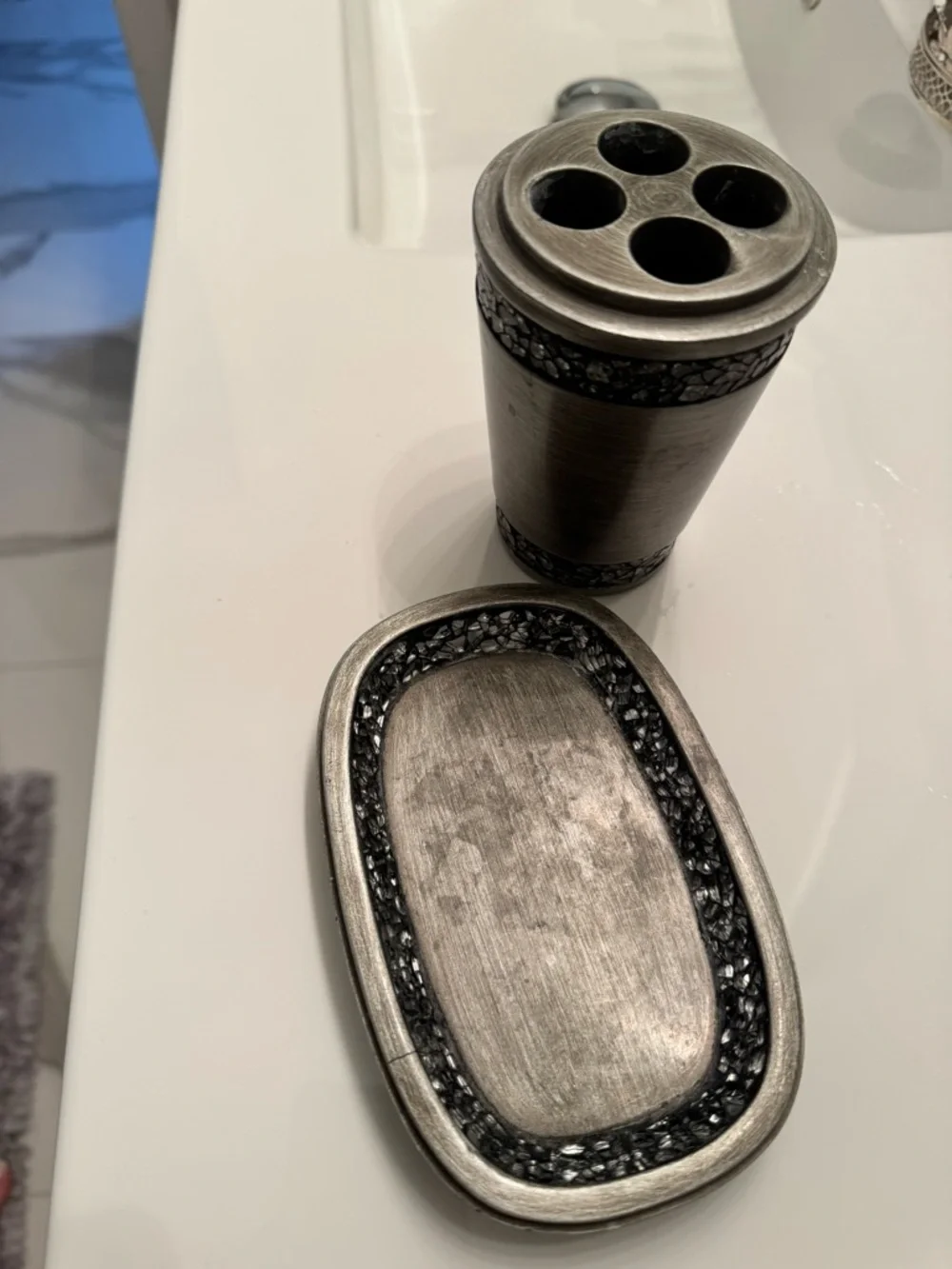 Source Unknown Brushed Silver Bath Accessory Set with Dark Silver Mosaic Inlay
